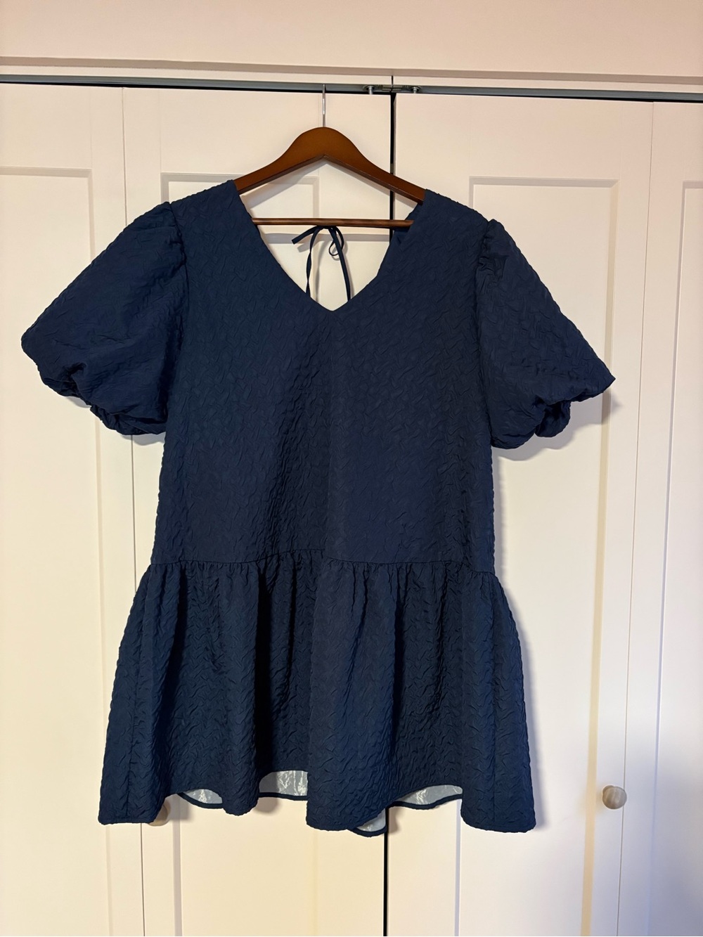 NWT Navy Textured V‑Neck Puff-Sleeve Dress Hudson North